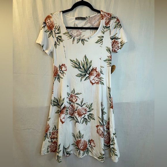 West Coast Love NWT Dress Size S - Picture 1 of 4